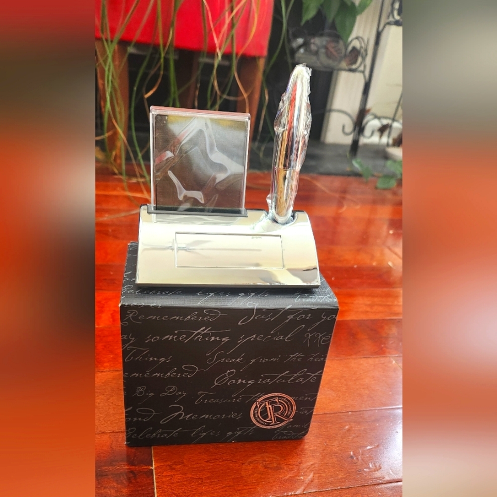 THINGS REMEMBERED LIGHTED TOUCH CLOCK &  GRAVITY PEN